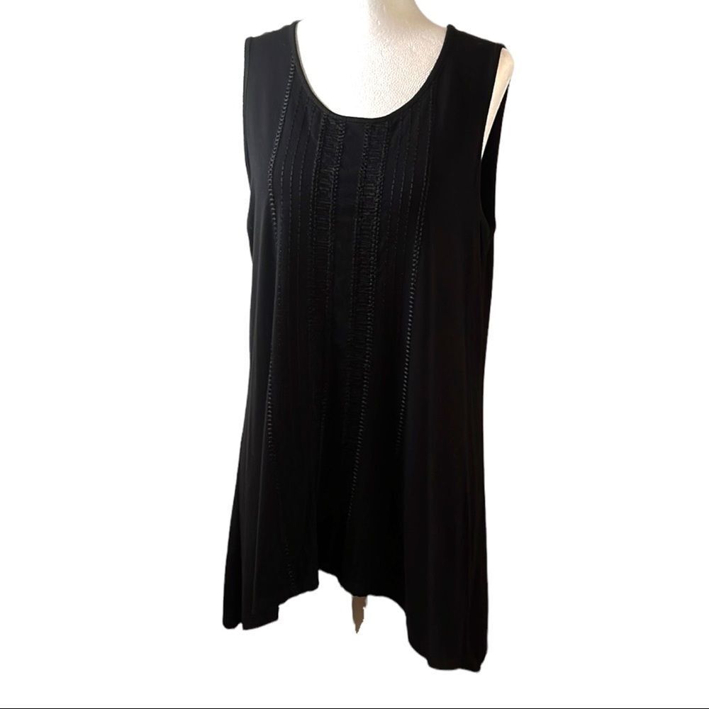 𝅺adrianna Papell black sleeveless tunic sharkbite hem embroidered detail Large